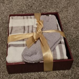 Cozy Blanket & Socks Gift Set Grey & White Throw Blanket
